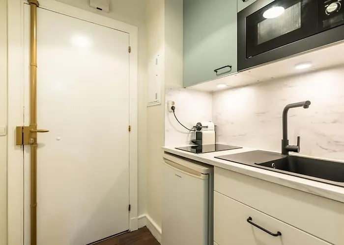 Proche Champs Elysees * Paris