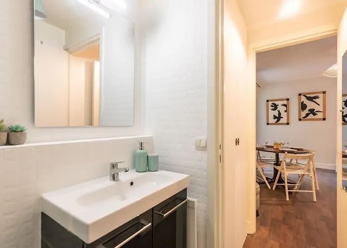 Proche Champs Elysees * Paris