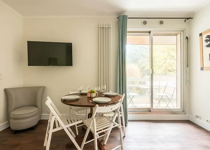 Proche Champs Elysees Apartment Paris